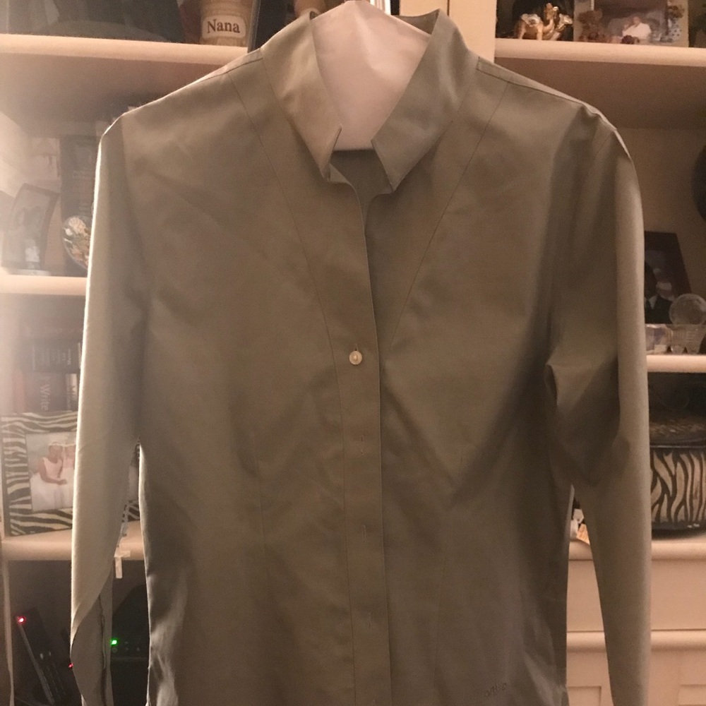 Orvis Olive green button down wrinkle free Size 8